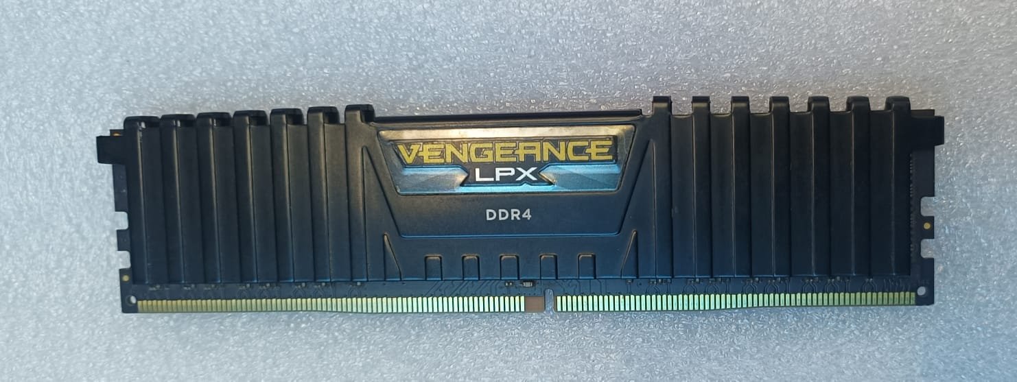 Olds Corsair 4gb Ddr4 2400mhz Desktop Ram